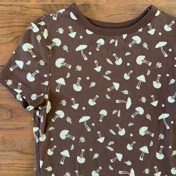 No Boundaries Brown and Cream Mushroom Ribbed Short Sleeve Tee Shirt - Picture 2 of 6